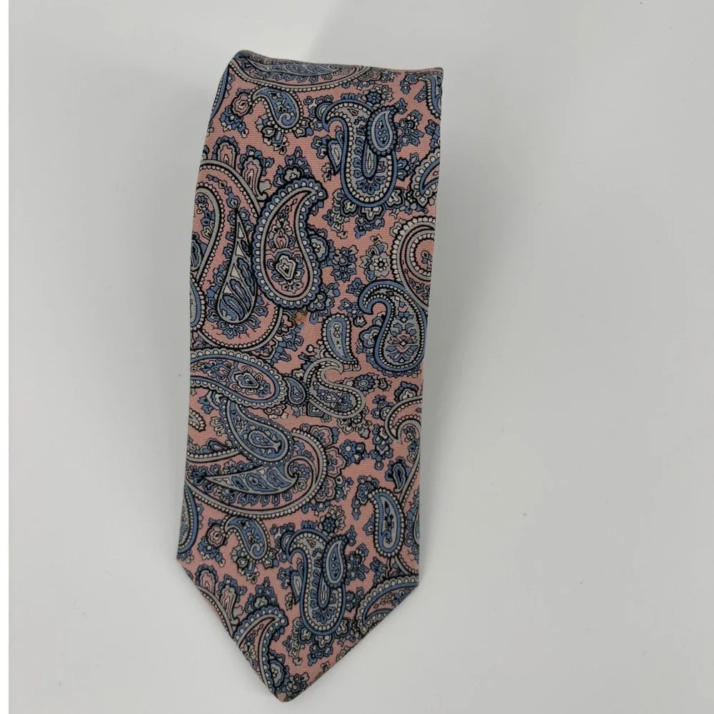 Guy Laroche Paris Mens Silk Paisley Tie Pink Blue Made in‎ USA Vintage Accessory